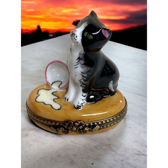 Vintage Limoges France Peint Main Cat Spilled Milk Trinket Box Vintage - Picture 2 of 6